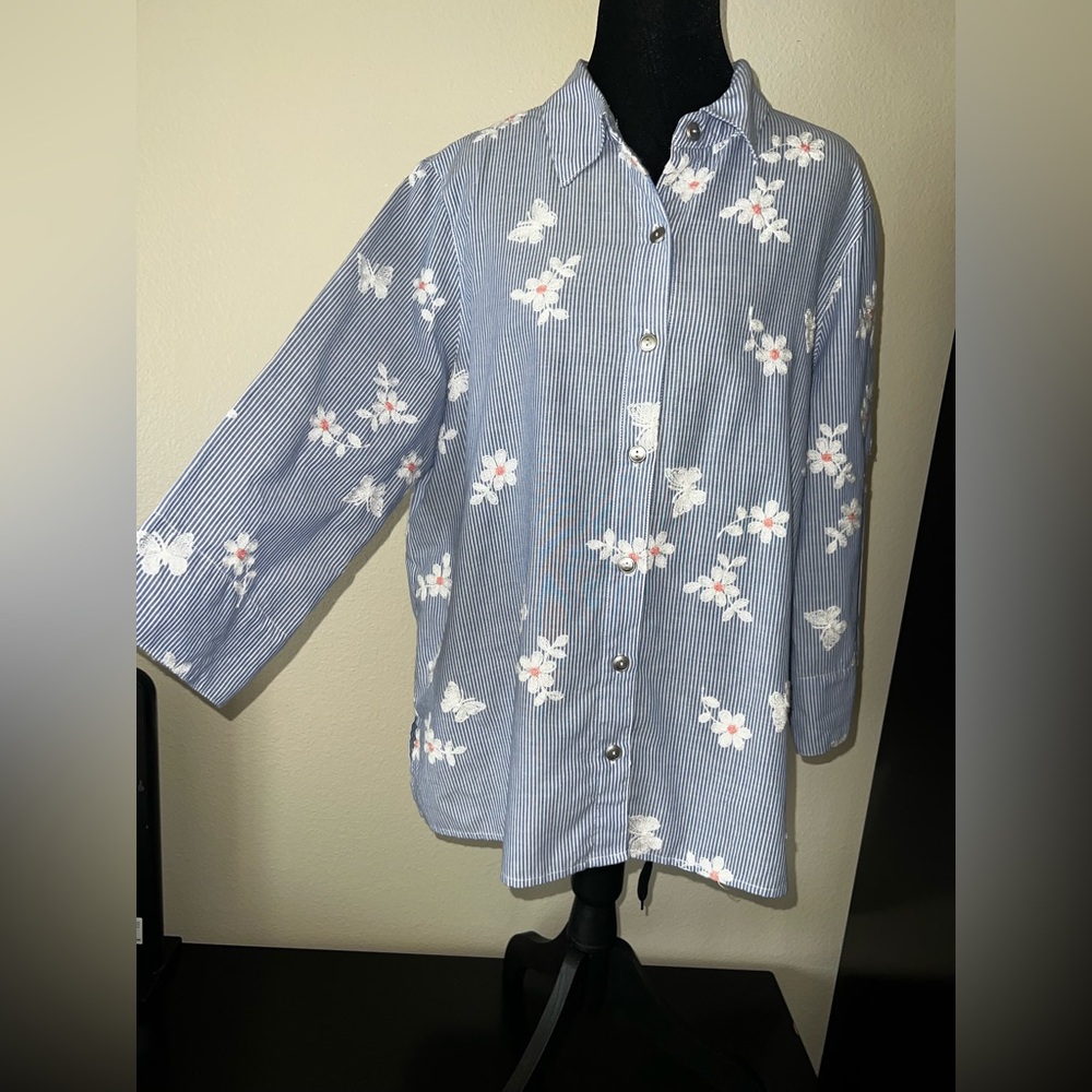 2/30 Alfred Dunner Womens Blue Embroidered Daisy & Butterfly Grandmacore Blouse